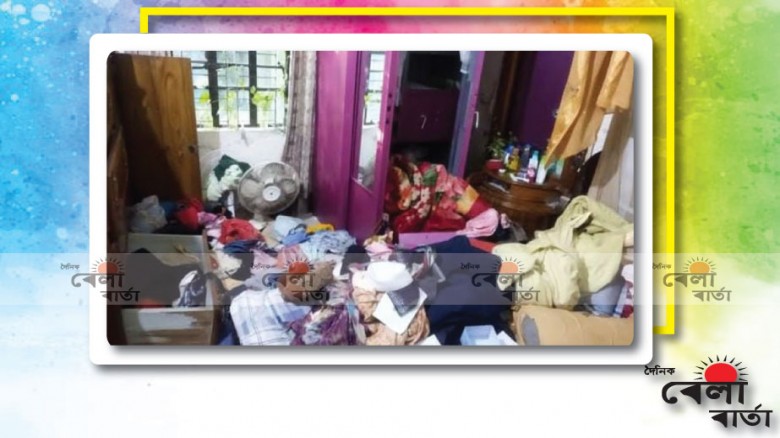 পরিবারকে অস্ত্রের মুখে জিম্মি করে ডাকাতির ঘটনা...